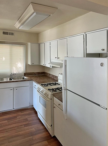 Blog - Photo - Comprehensive Guide Refinish or Reface Your Cabinets 3